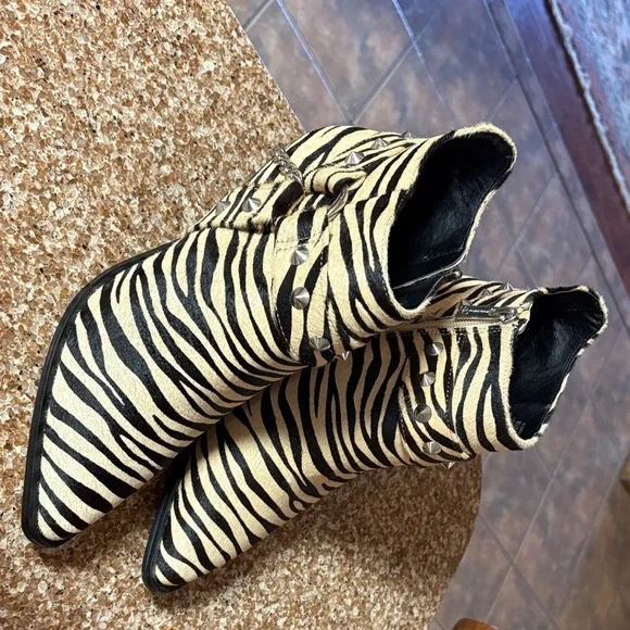 Jessica Simpson Zebra Print Ankle Boots - Picture 4 of 6